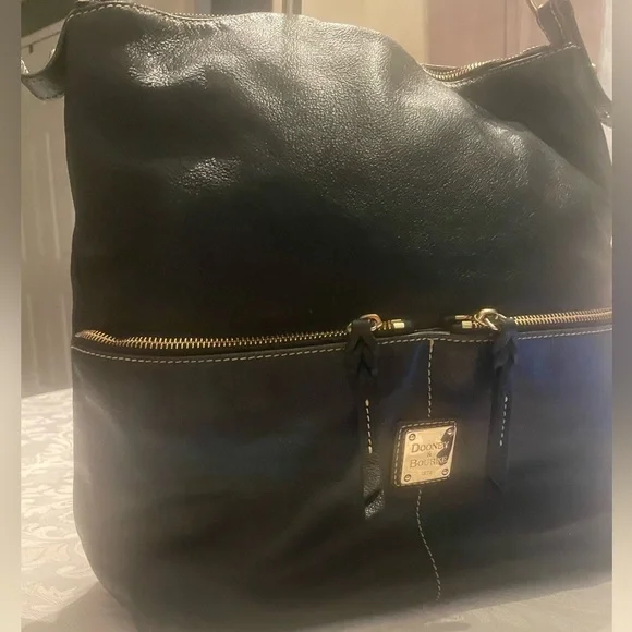 - Dooney & Bourke Large Dillen Bag -GUC - Picture 6 of 16